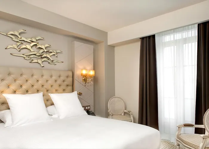Grand Hotel Des Sablettes Plage, Curio Collection By Hilton
