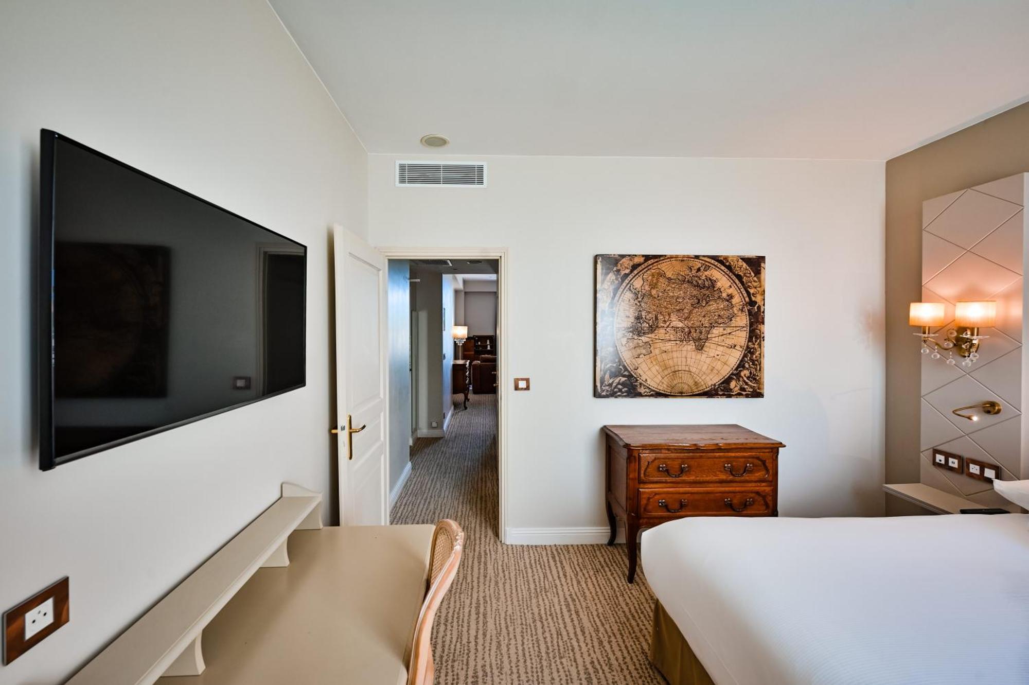 Hotel Grand Des Sablettes Plage, Curio Collection By Hilton 4*