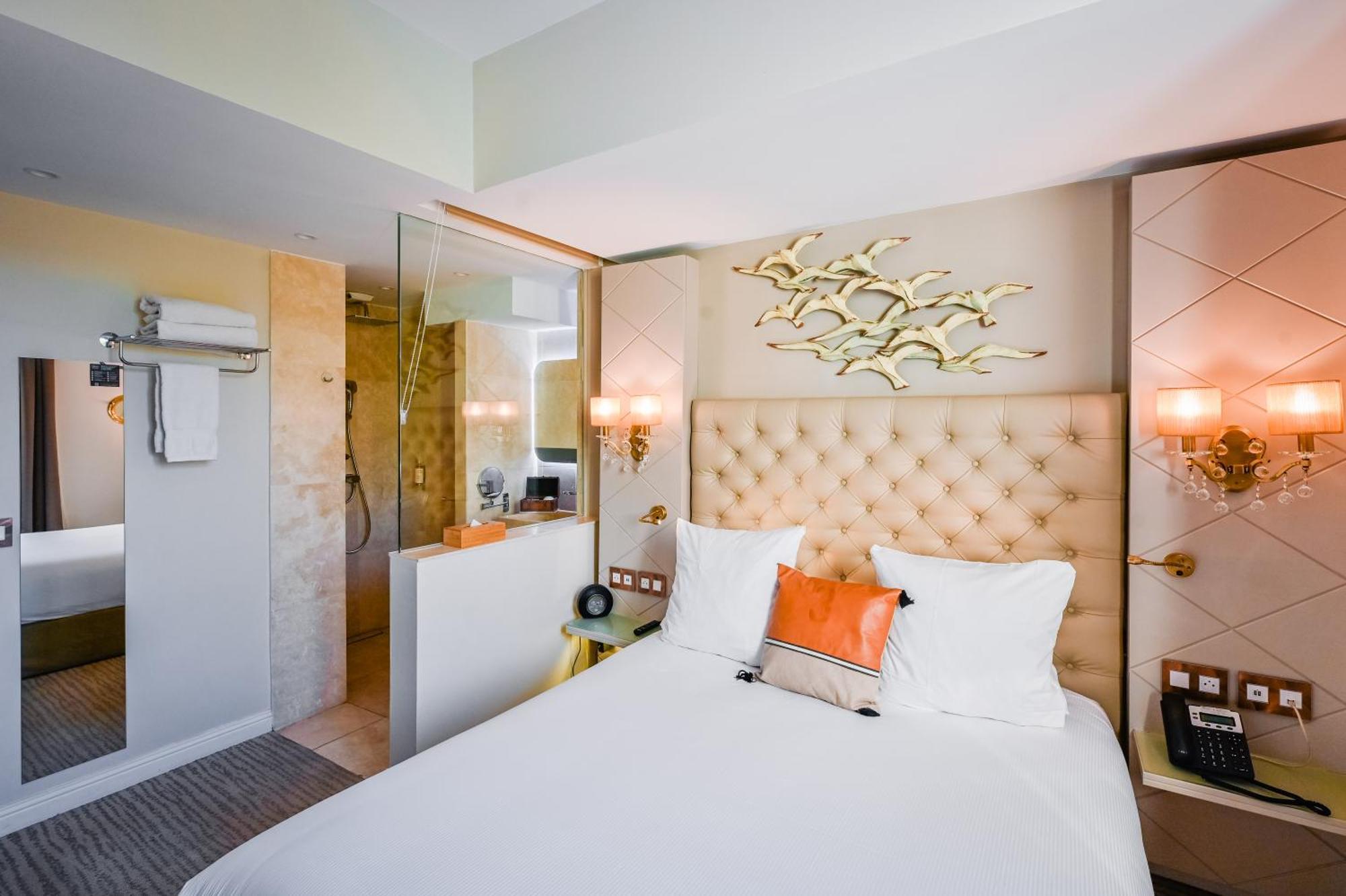 Grand Des Sablettes Plage, Curio Collection By Hilton Hotel