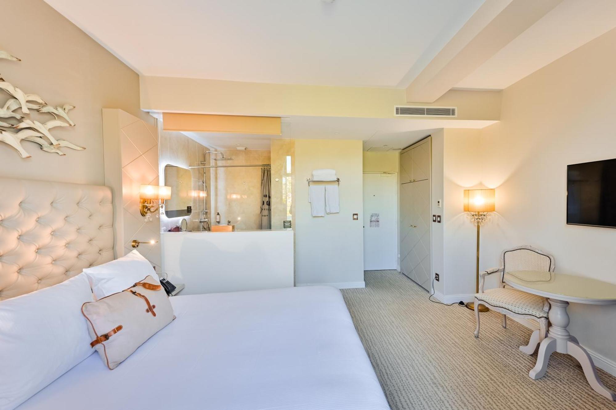 Grand Des Sablettes Plage, Curio Collection By Hilton Hotel