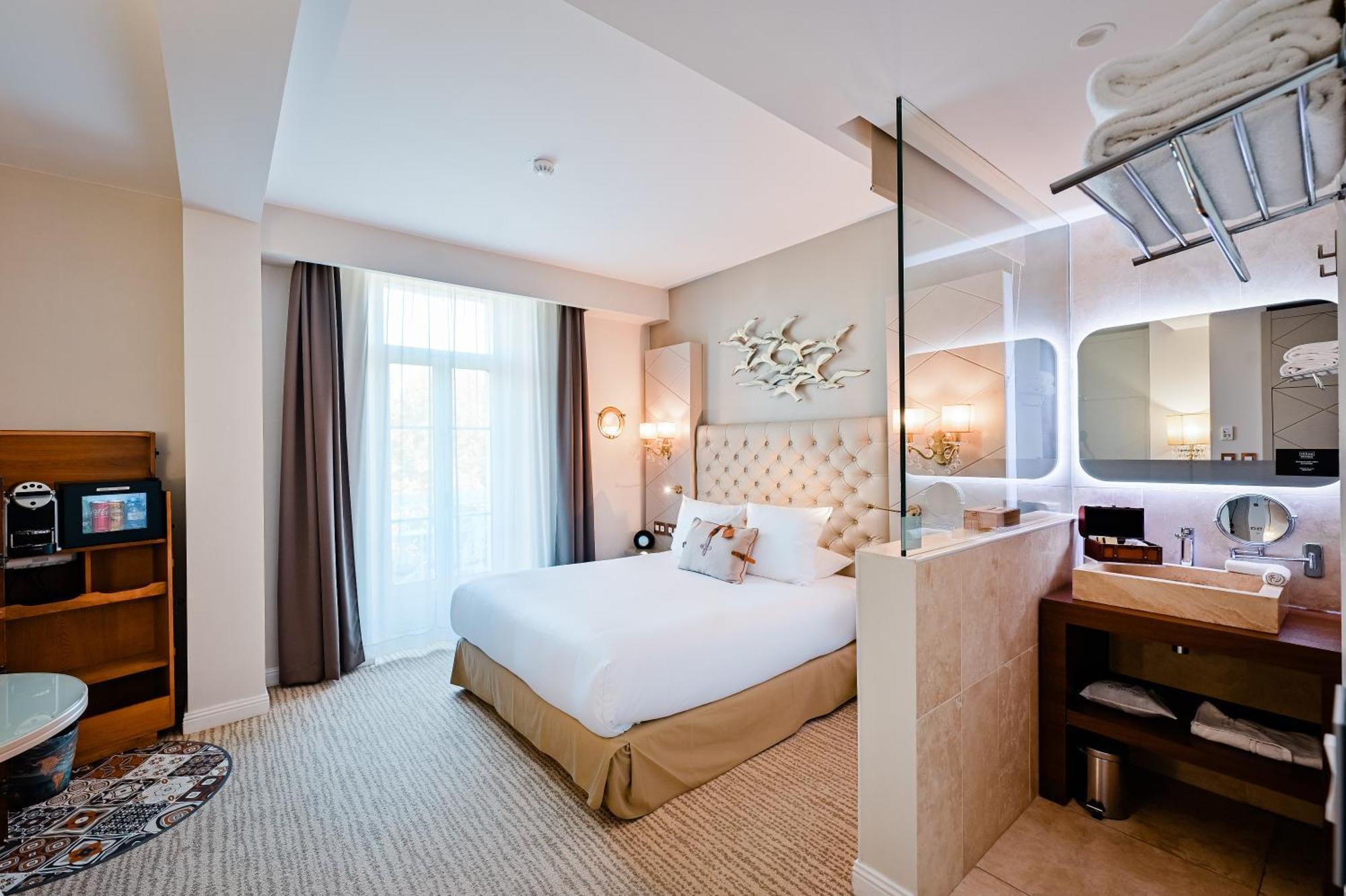 Hotel Grand Des Sablettes Plage, Curio Collection By Hilton 4*