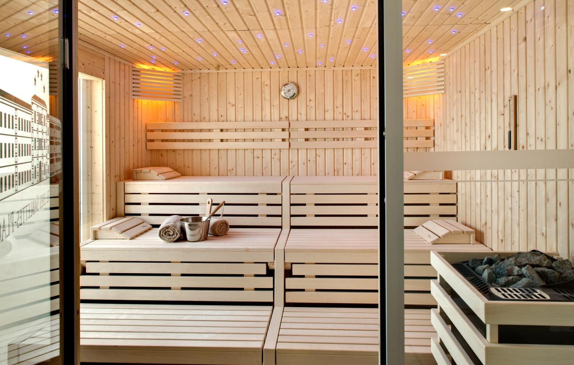 Grand Des Sablettes Plage, Curio Collection By Hilton