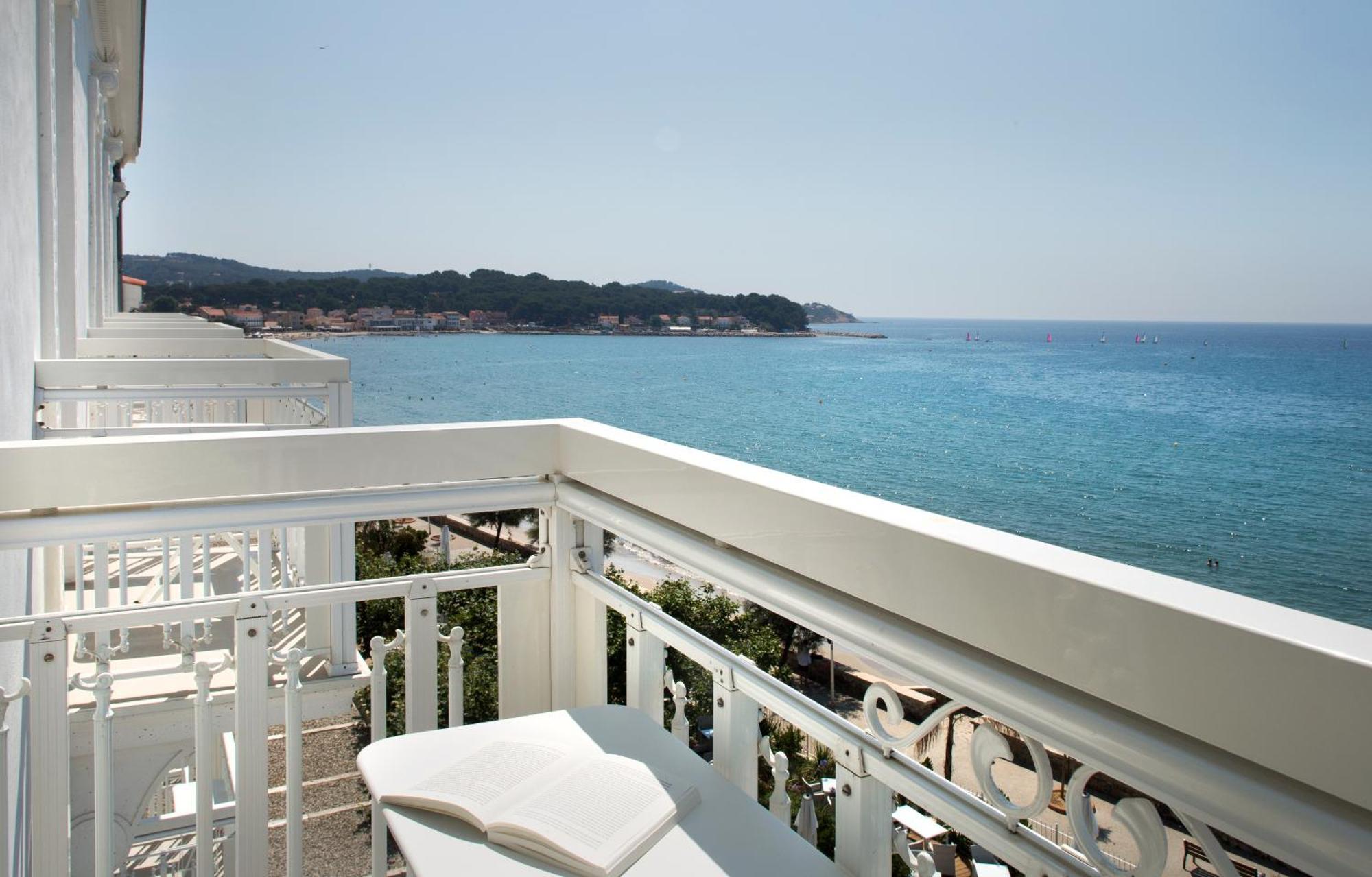 Grand Des Sablettes Plage, Curio Collection By Hilton