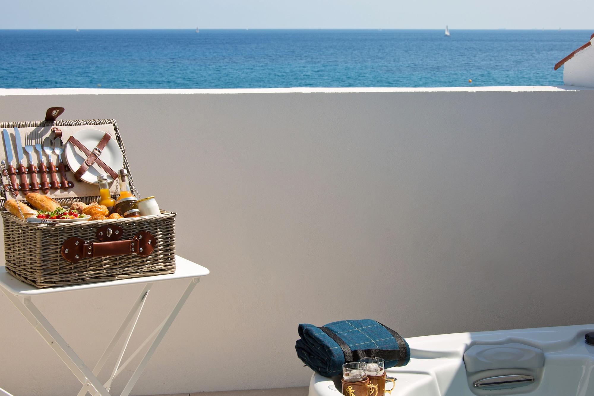 Grand Des Sablettes Plage, Curio Collection By Hilton Hotel